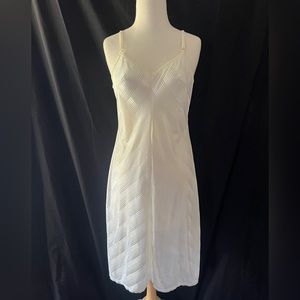 Women’s Formfit Dress Slip Size 34 Tall (10/12) Cream Color